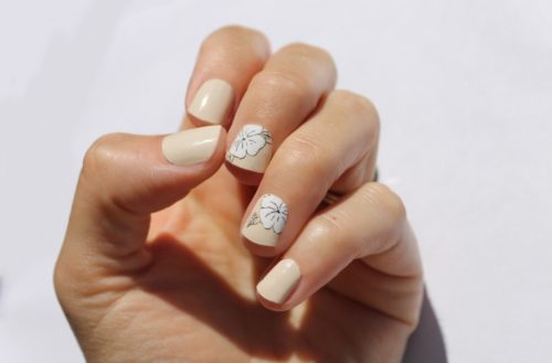 Nude nails with small white flowers - nail art, flower nail design, nail art designs