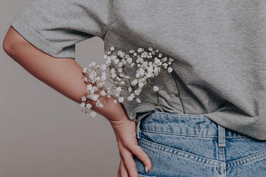 Photo of a woman wearing high waisted jeans with a gray t-shirt